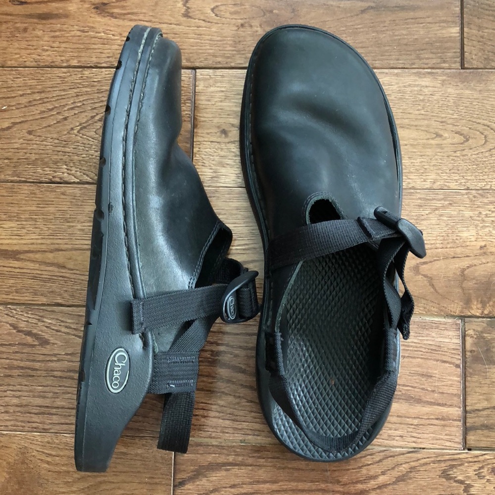 Chaco Toecoop sz 11 Black leather slip on EUC